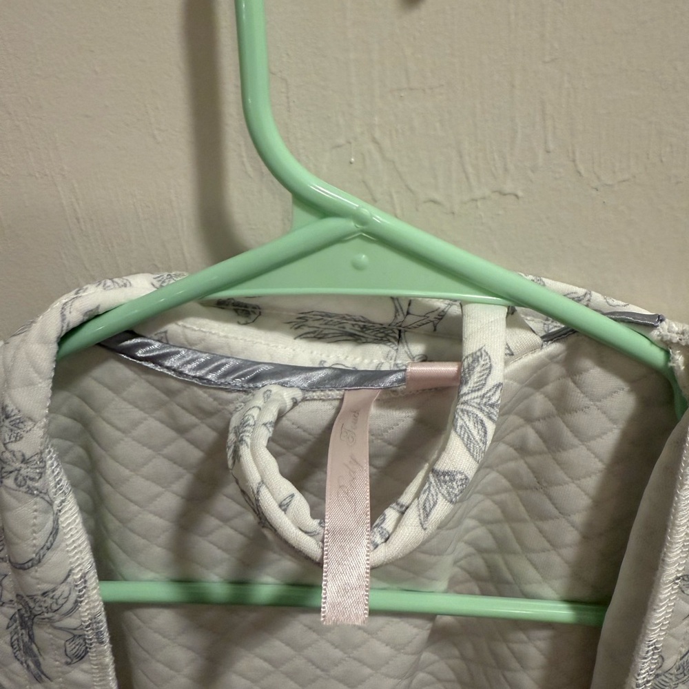 Chic White Patterned Women's Robe - Picture 4 of 7